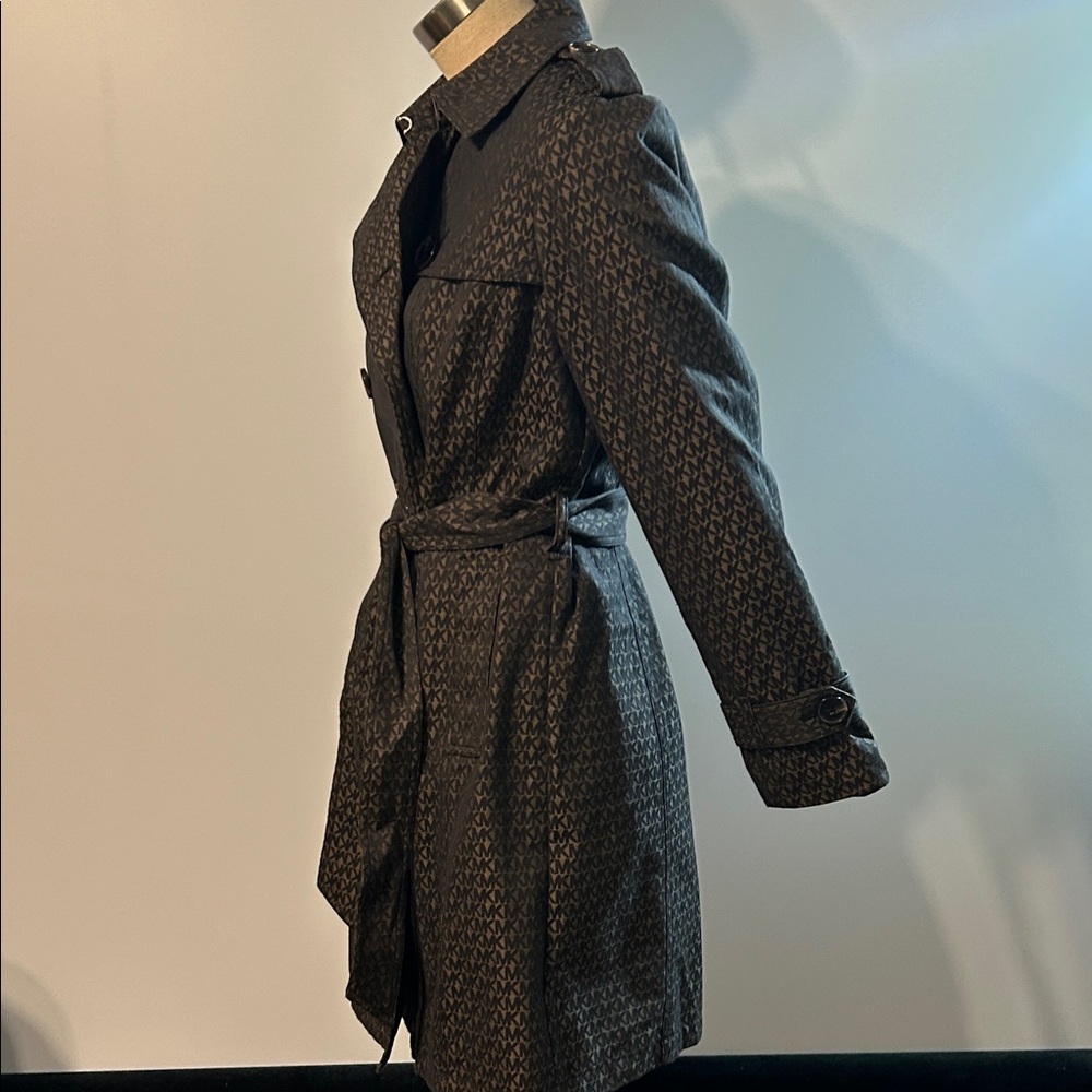 Michael Kors Monogrammed ladies trench coat - Picture 4 of 10